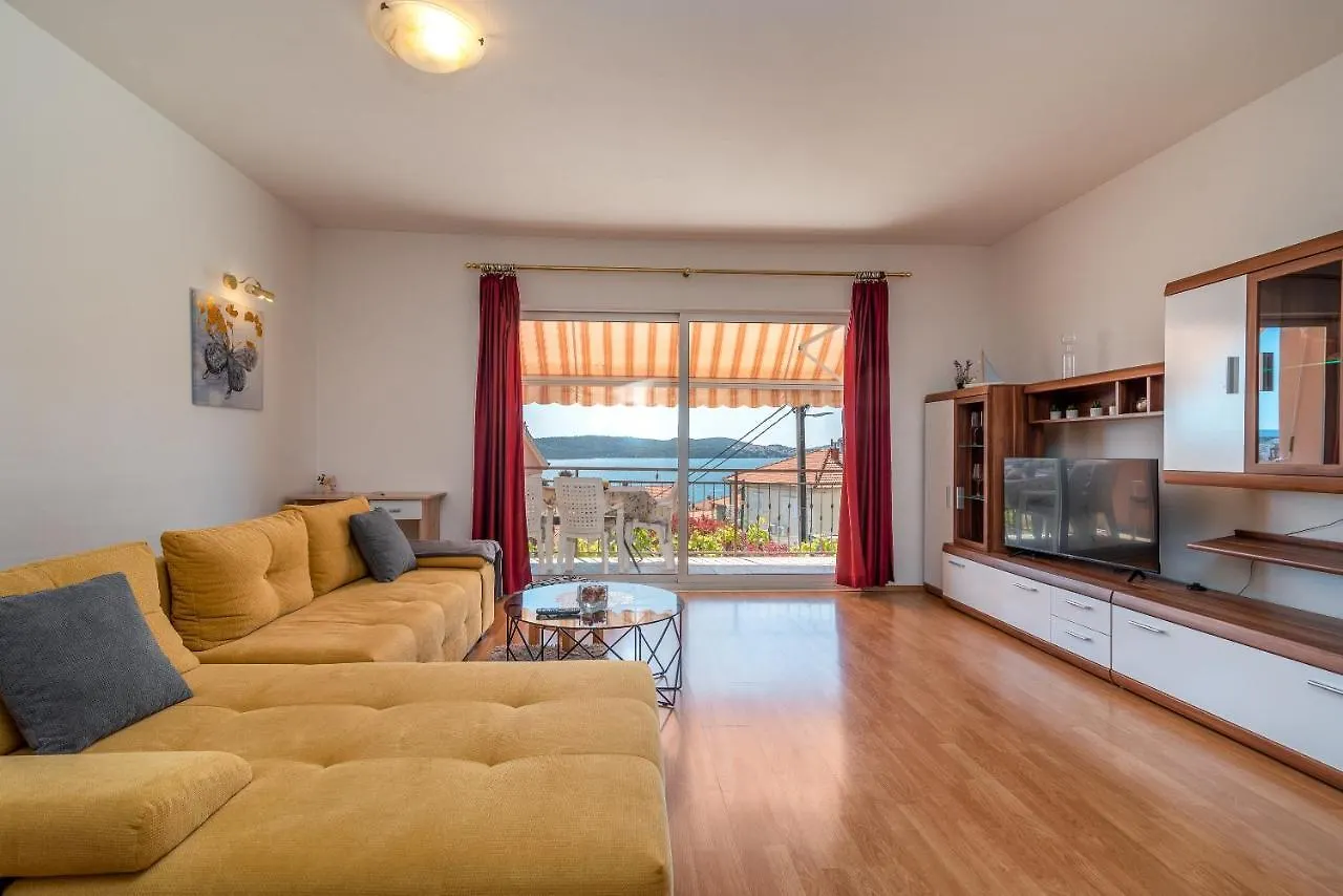 Comfortable Apartment Near The Sea Trogir