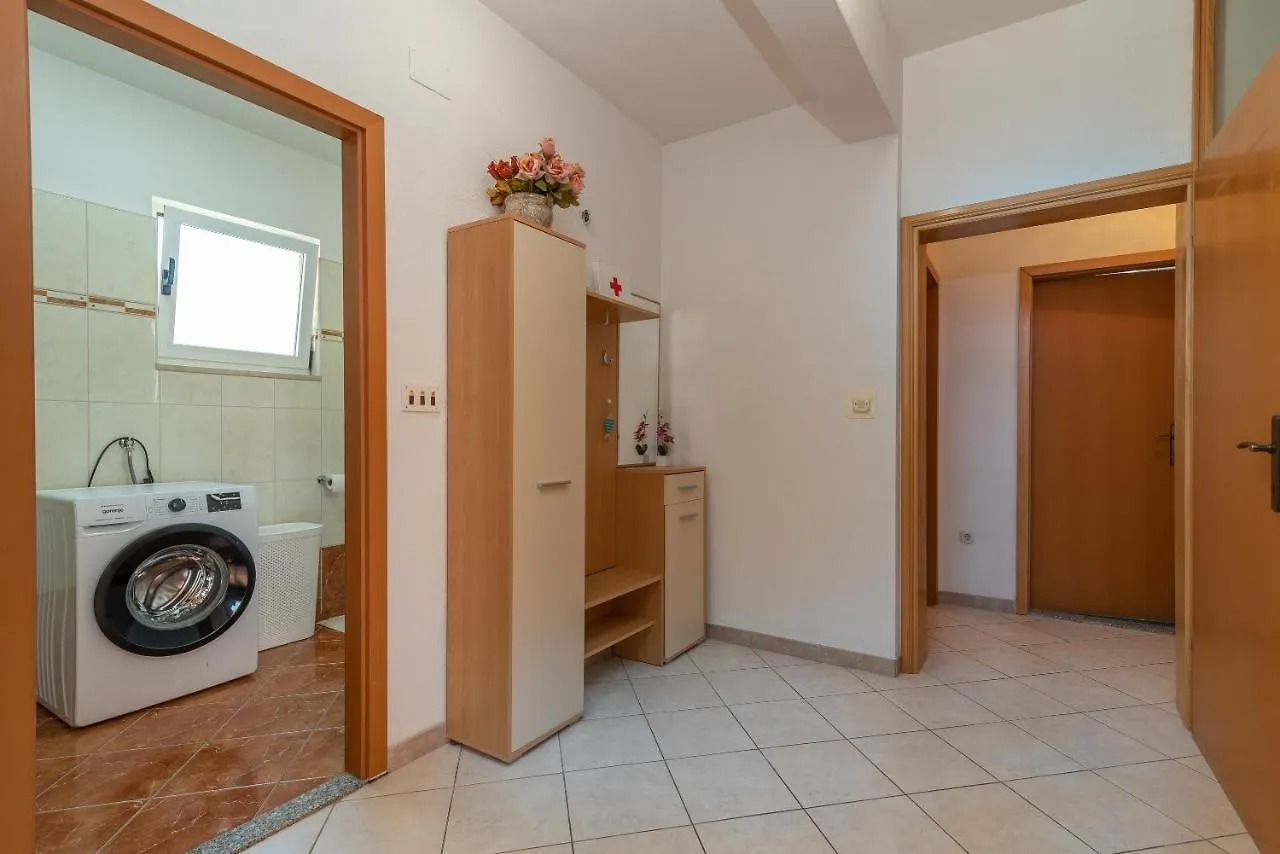 Comfortable Apartment Near The Sea Trogir