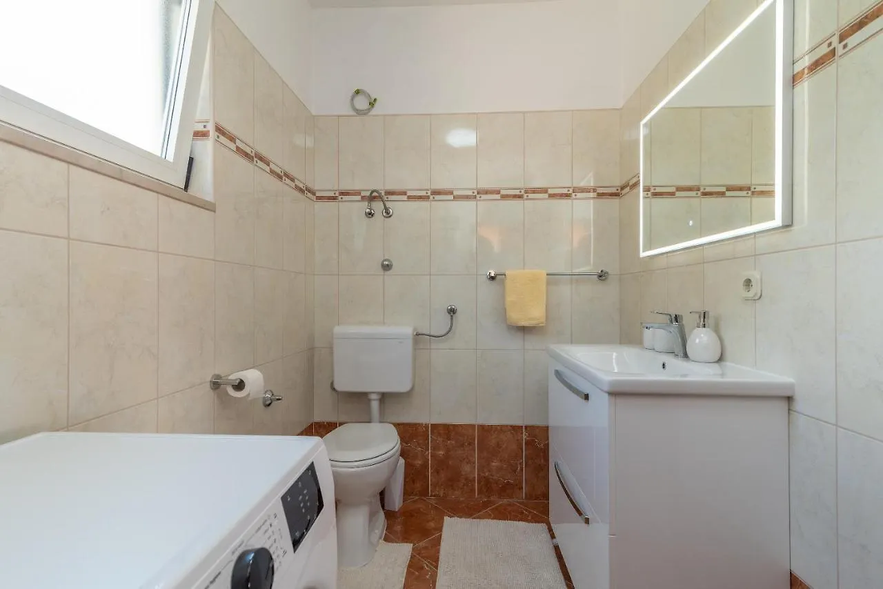 Comfortable Apartment Near The Sea Trogir