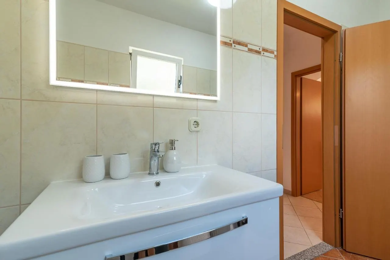 Comfortable Apartment Near The Sea Trogir 0*,
