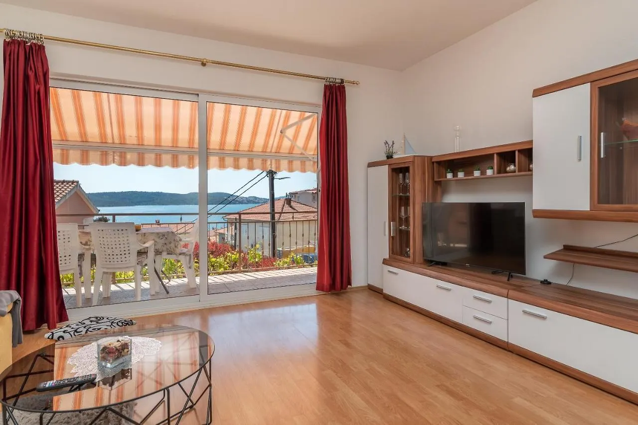 Comfortable Apartment Near The Sea Trogir
