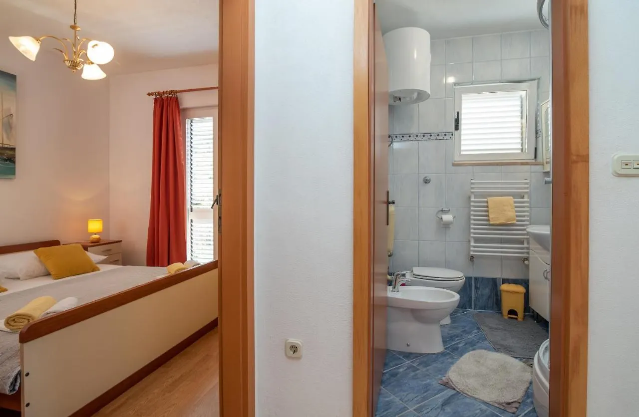 Comfortable Apartment Near The Sea Trogir Kroatien