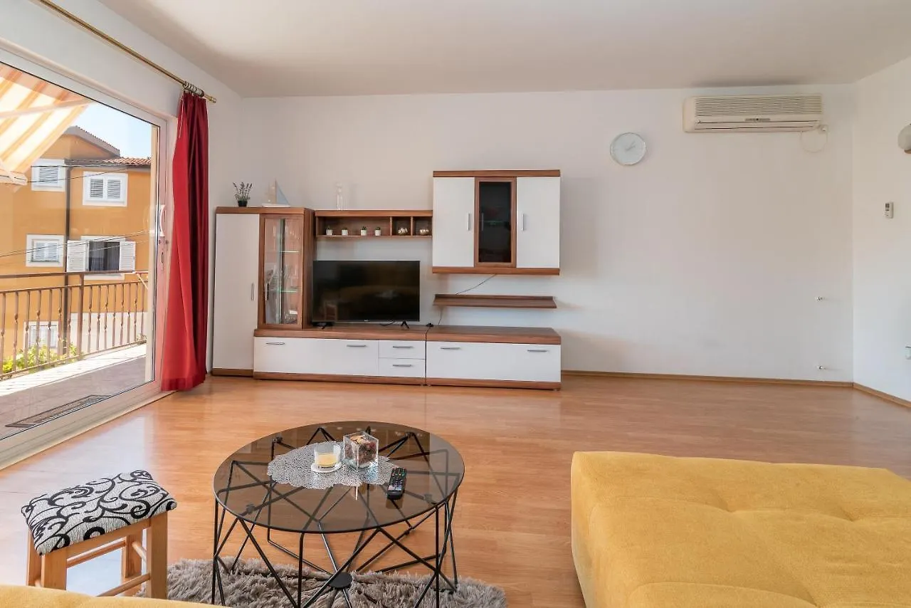 Comfortable Apartment Near The Sea Trogir Chorwacja