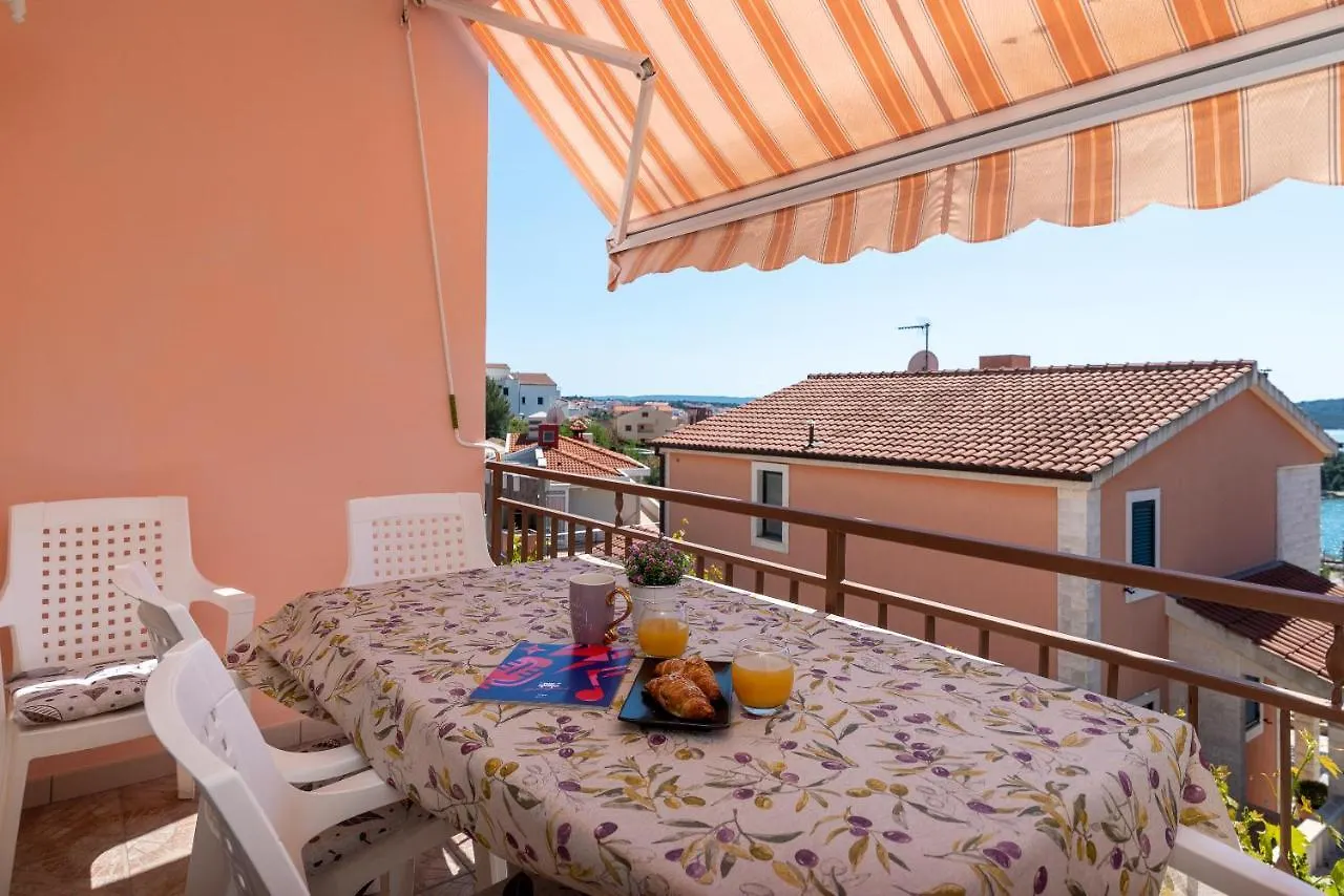 Comfortable Apartment Near The Sea Trogir