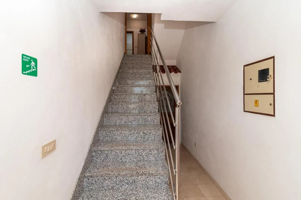 Comfortable Apartment Near The Sea Trogir 0*,