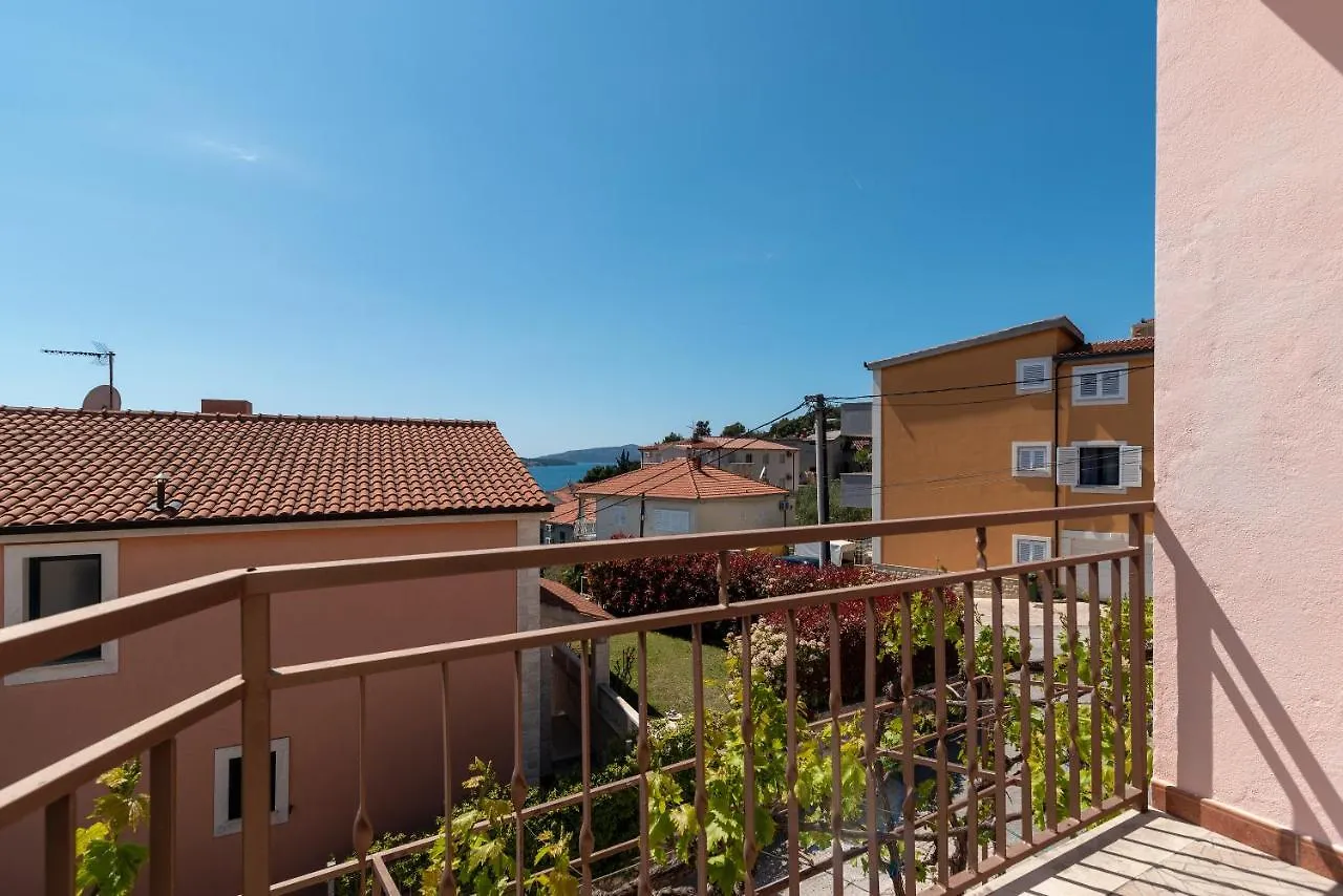 Comfortable Apartment Near The Sea Trogir 0*,