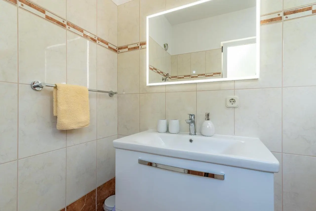 Comfortable Apartment Near The Sea Trogir 0*,