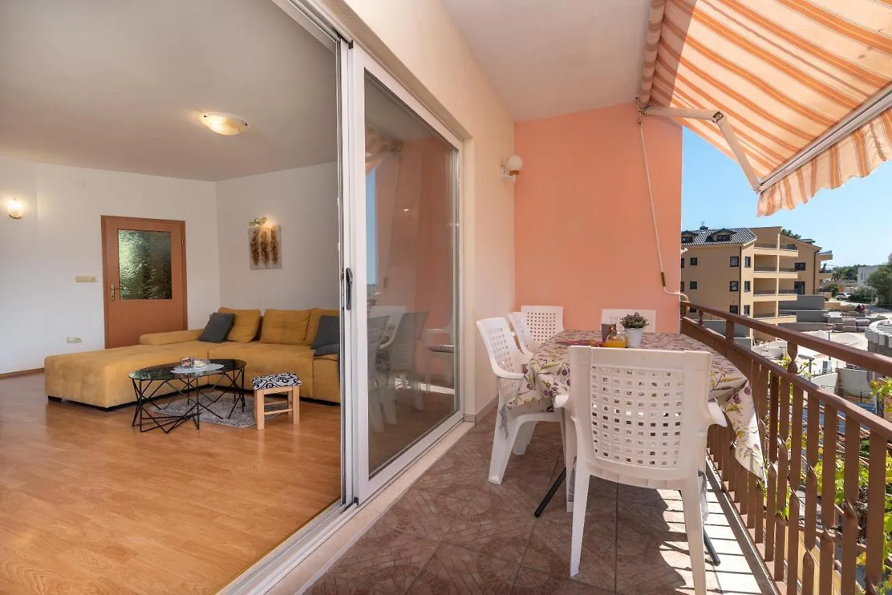 Comfortable Apartment Near The Sea Trogir Kroatien
