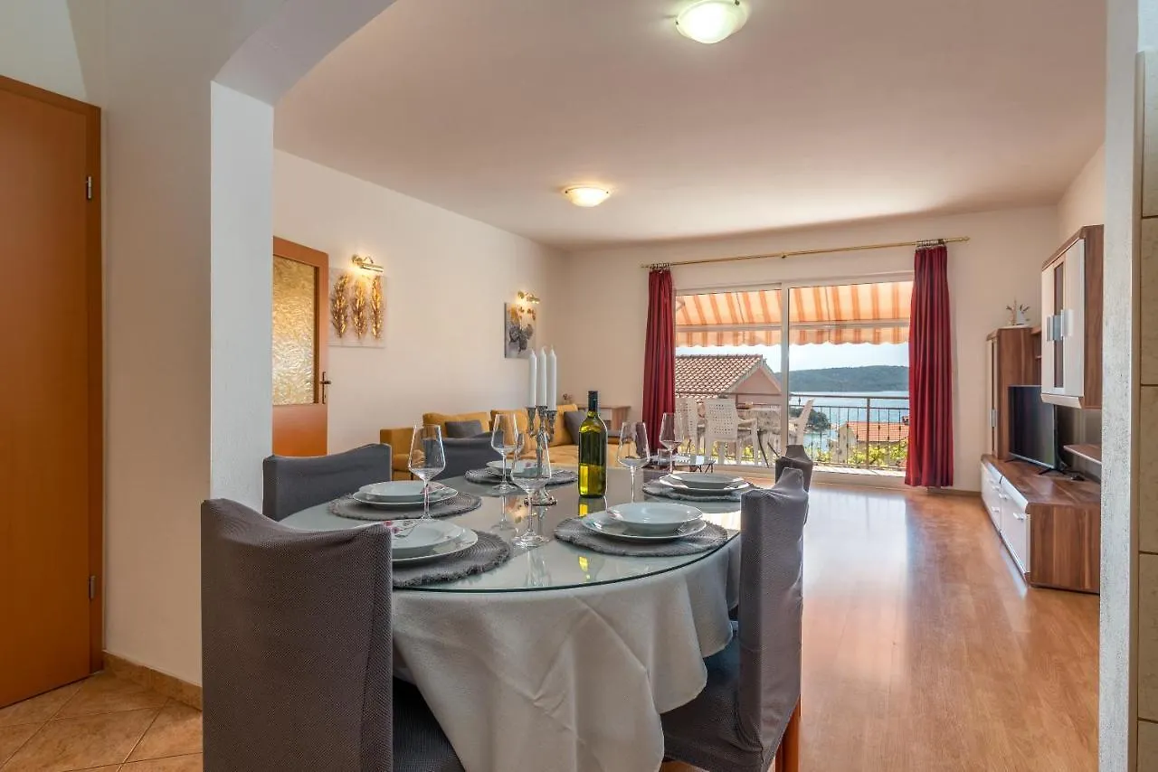 Comfortable Apartment Near The Sea Trogir
