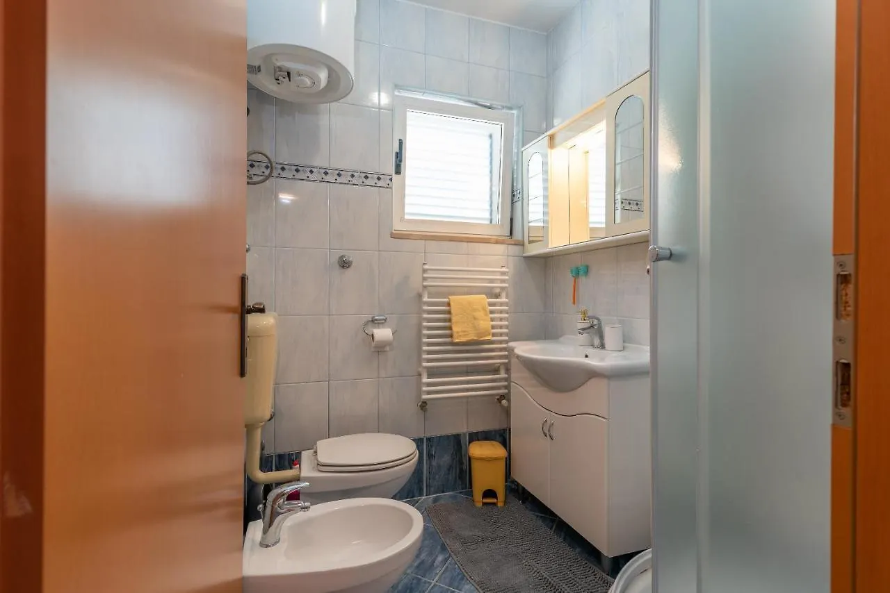Comfortable Apartment Near The Sea Trogir