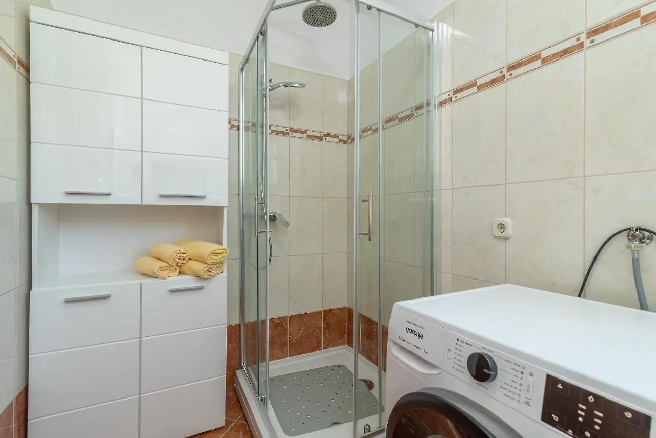 Comfortable Apartment Near The Sea Trogir