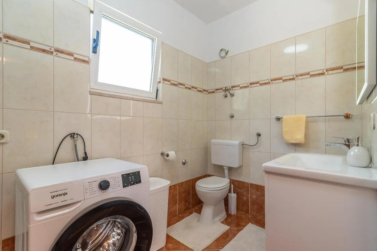 Comfortable Apartment Near The Sea Trogir Kroatien