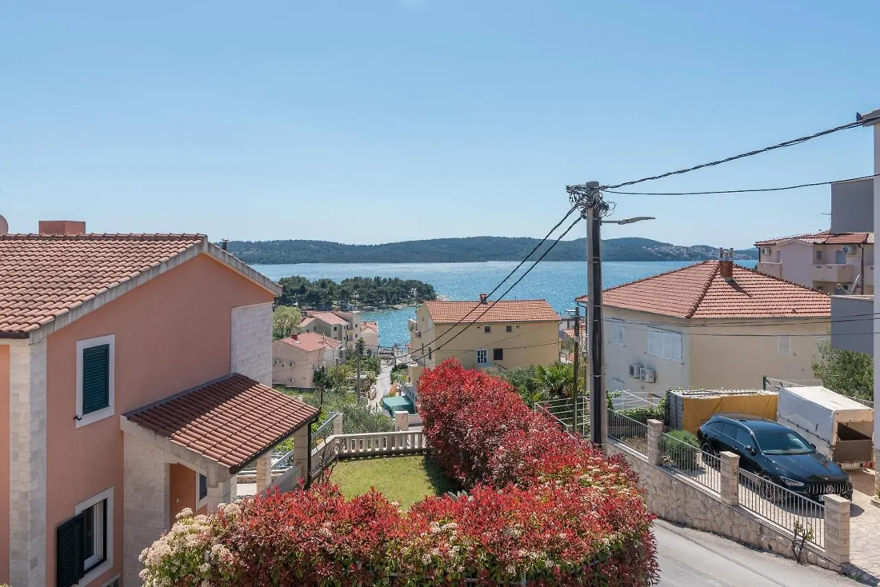 Comfortable Apartment Near The Sea Trogir